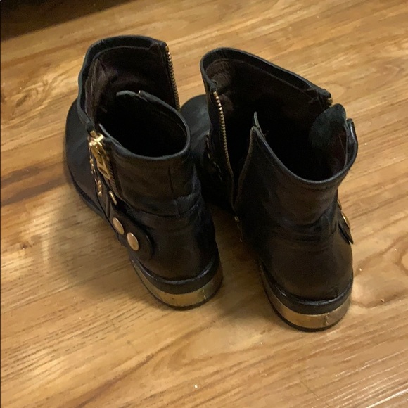 Boot - Picture 3 of 4